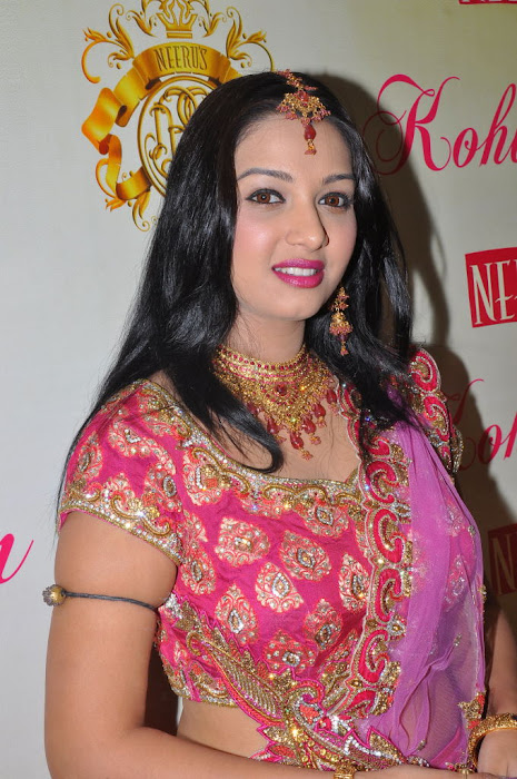 siddhie at neerus kohinoor collection launch event unseen pics